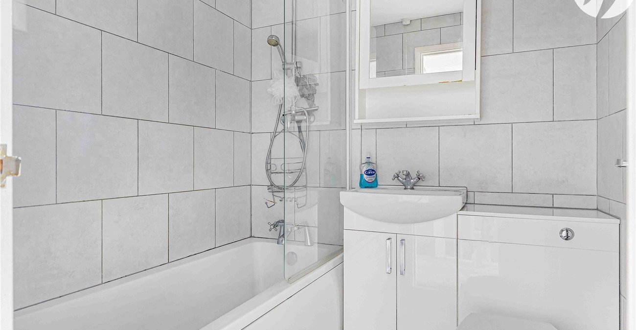2 bedroom house for sale in Dartford | Robinson Jackson