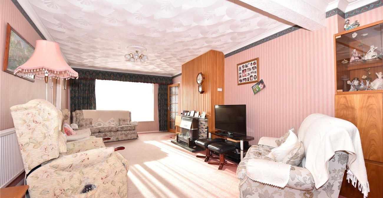 4 bedroom bungalow for sale in Crockenhill | Robinson Jackson