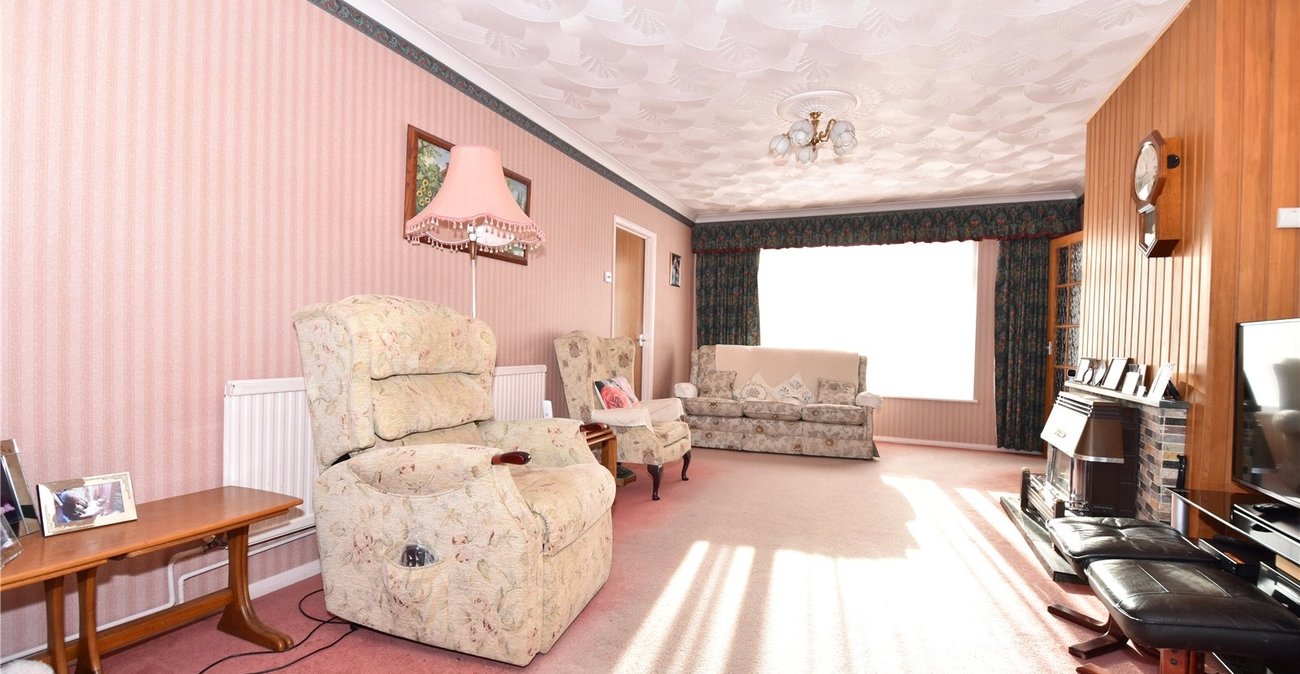4 bedroom bungalow for sale in Crockenhill | Robinson Jackson