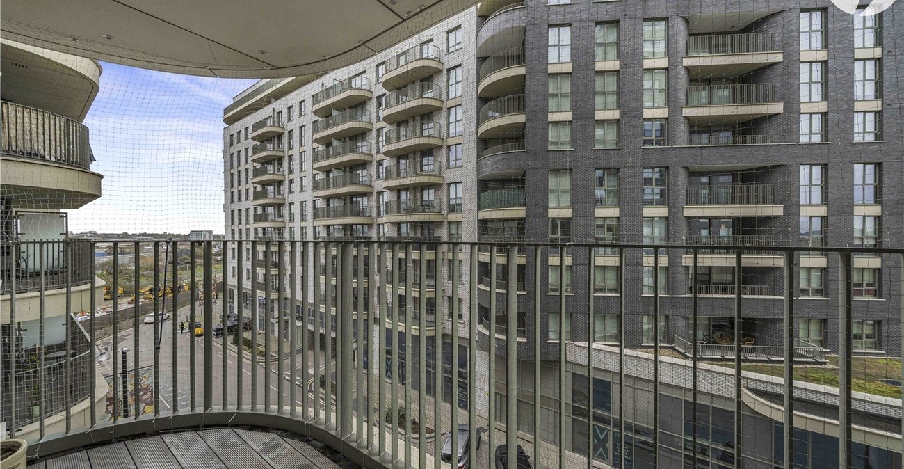 2 bedroom property for sale in London | Robinson Jackson
