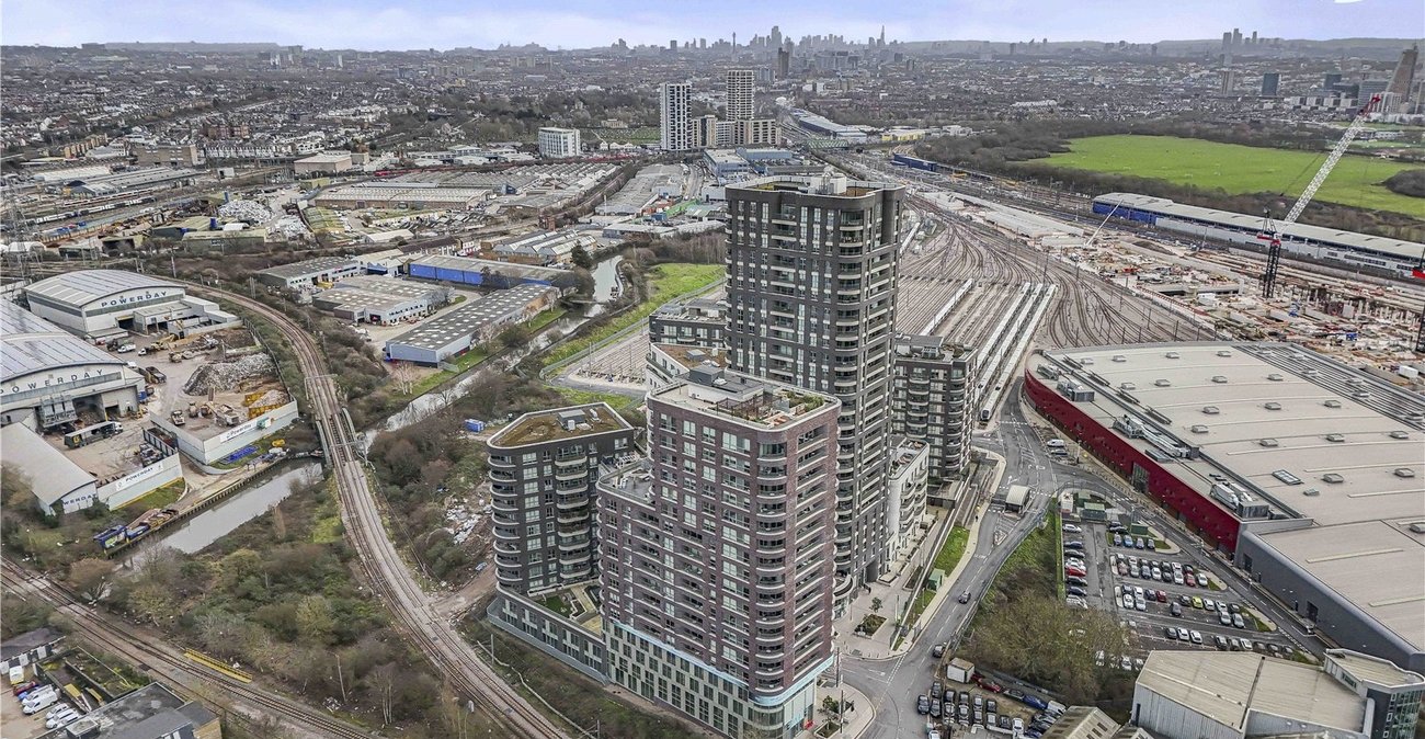 2 bedroom property for sale in London | Robinson Jackson