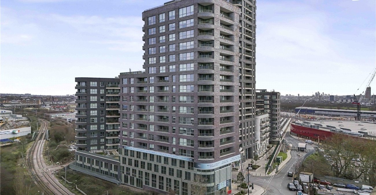 2 bedroom property for sale in London | Robinson Jackson