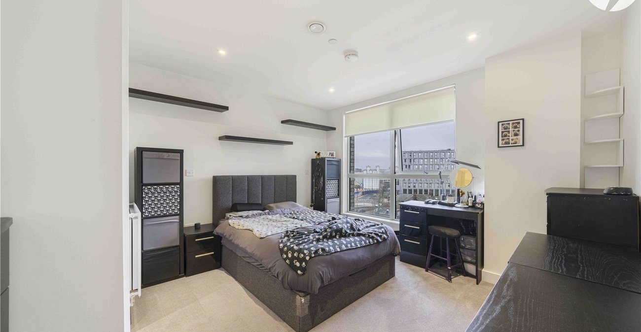 2 bedroom property for sale in London | Robinson Jackson