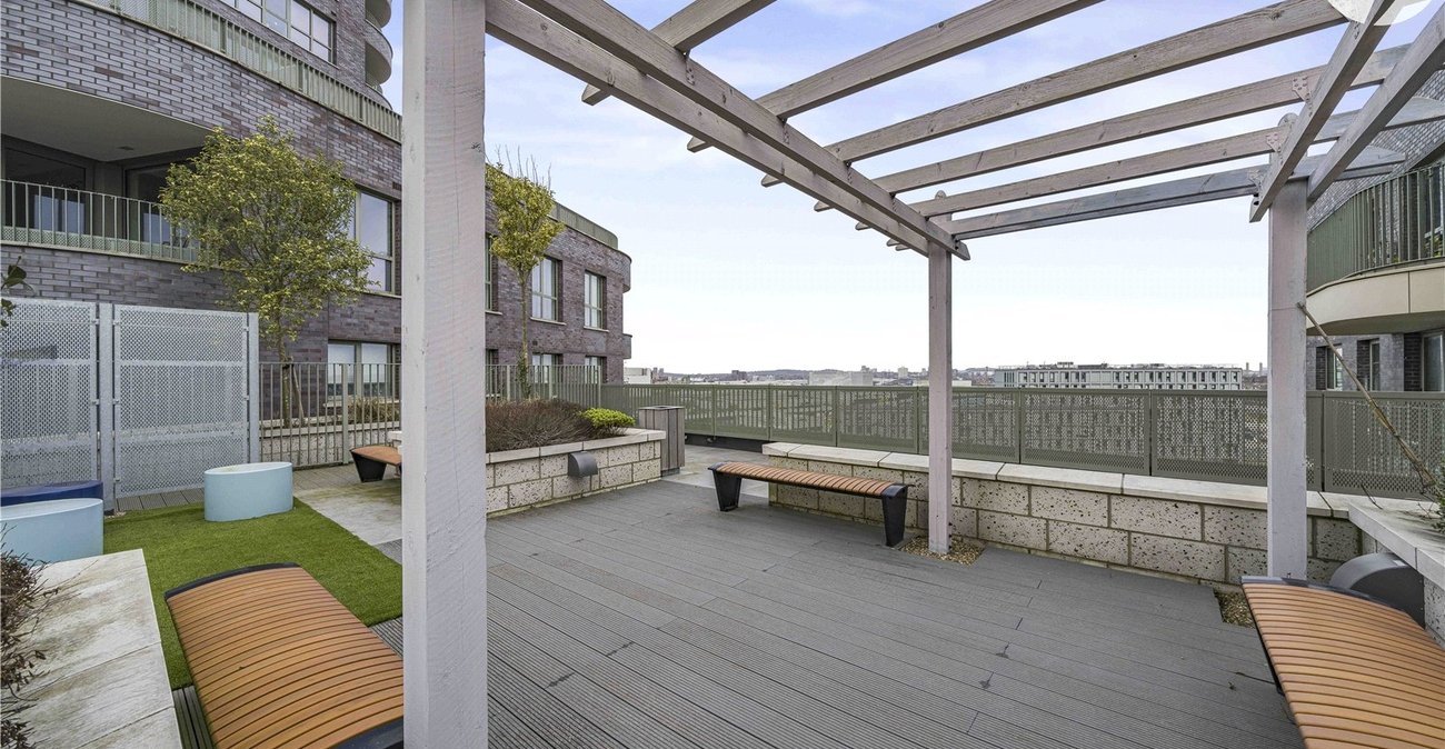 2 bedroom property for sale in London | Robinson Jackson