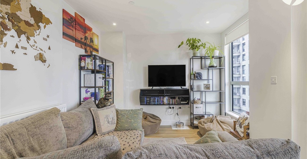 2 bedroom property for sale in London | Robinson Jackson