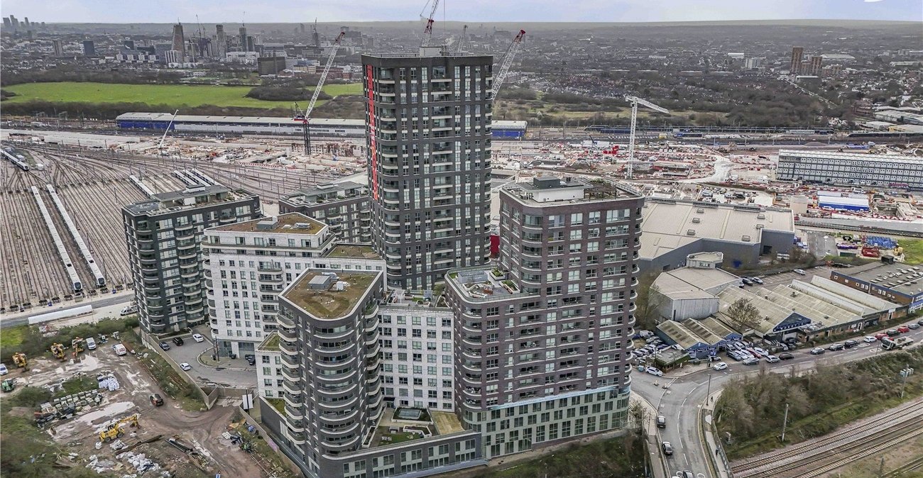 2 bedroom property for sale in London | Robinson Jackson