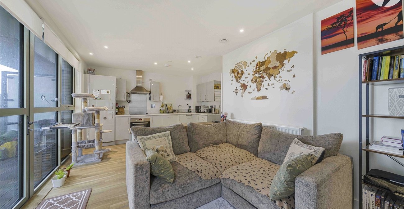2 bedroom property for sale in London | Robinson Jackson