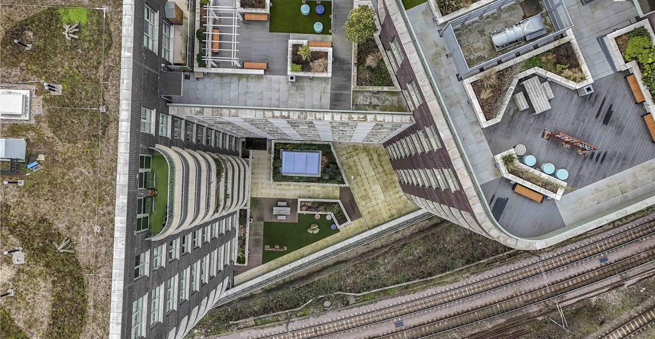 2 bedroom property for sale in London | Robinson Jackson