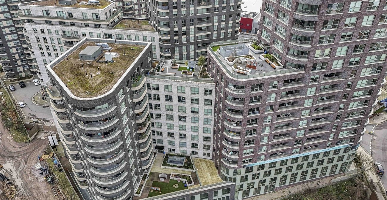 2 bedroom property for sale in London | Robinson Jackson