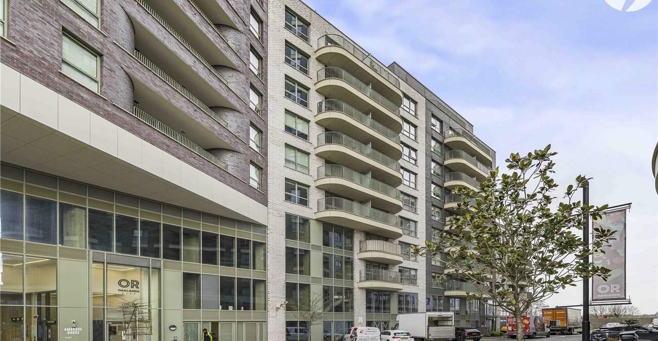 2 bedroom property for sale in London | Robinson Jackson