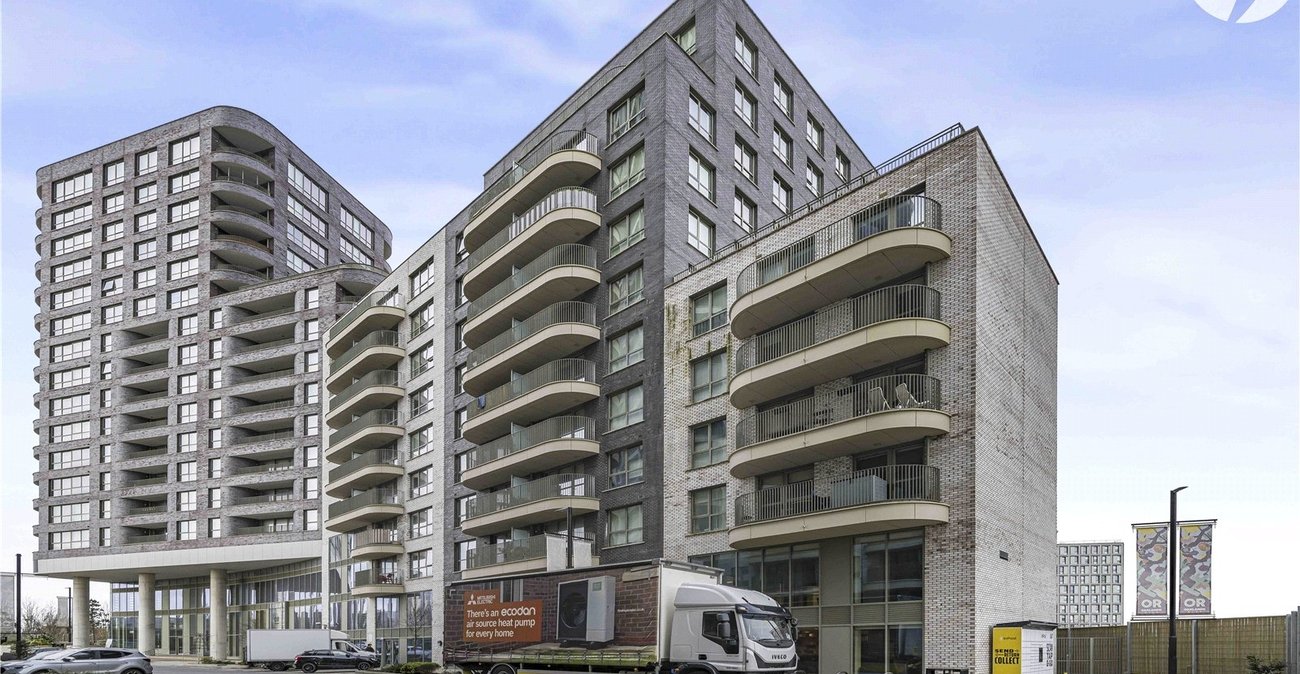 2 bedroom property for sale in London | Robinson Jackson