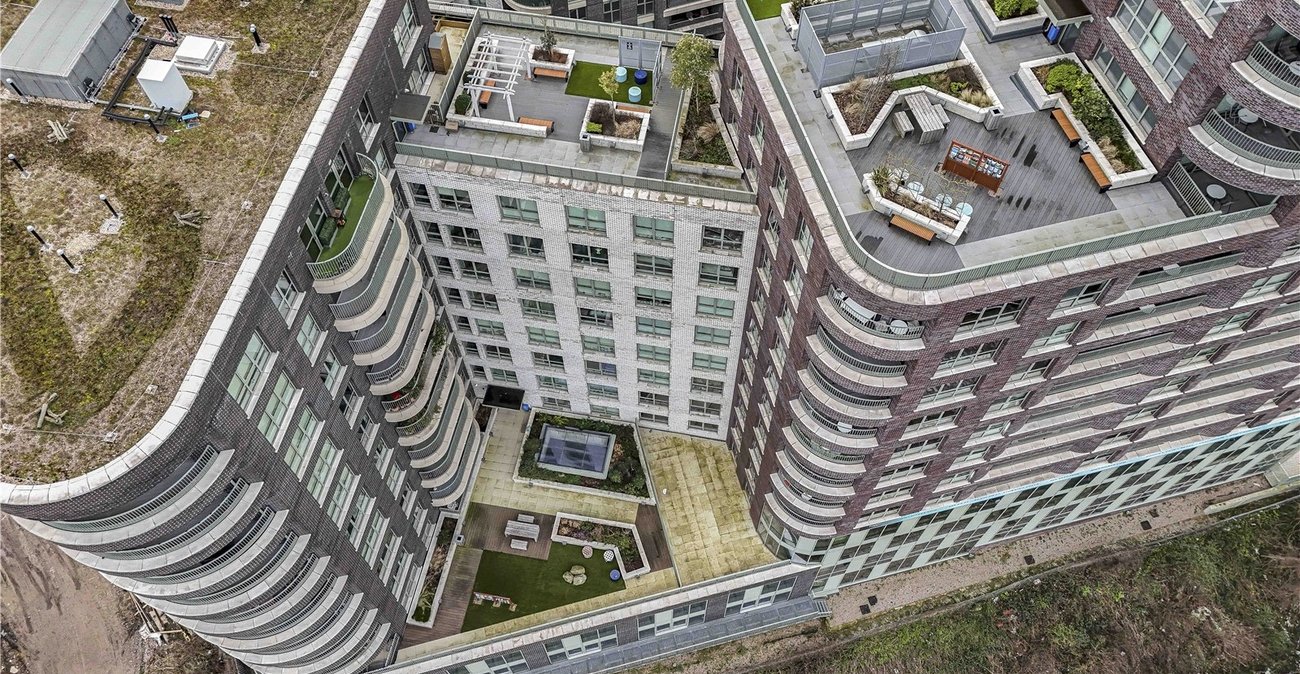 2 bedroom property for sale in London | Robinson Jackson