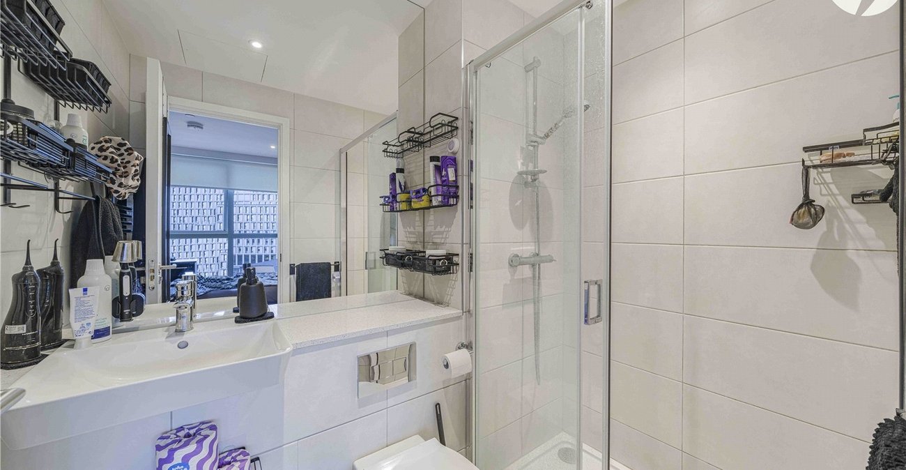 2 bedroom property for sale in London | Robinson Jackson