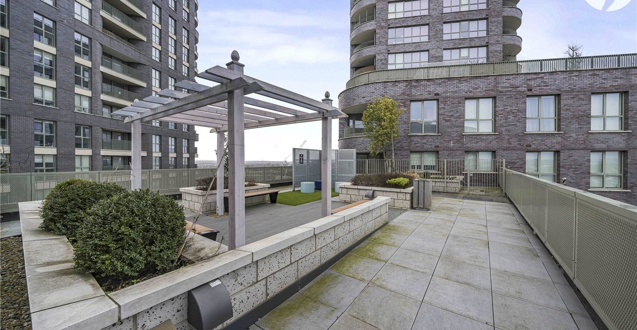 2 bedroom property for sale in London | Robinson Jackson