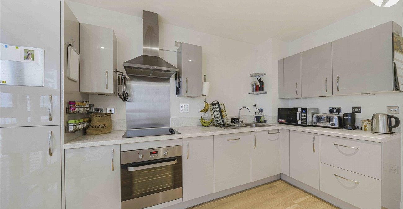 2 bedroom property for sale in London | Robinson Jackson