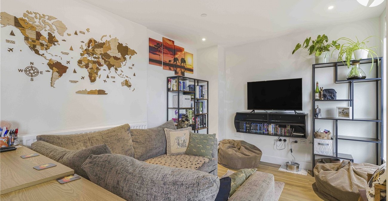 2 bedroom property for sale in London | Robinson Jackson