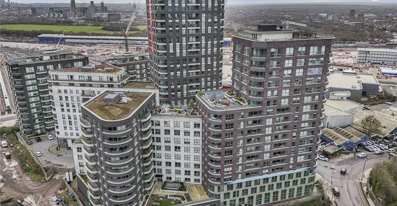 2 bedroom property for sale in London | Robinson Jackson