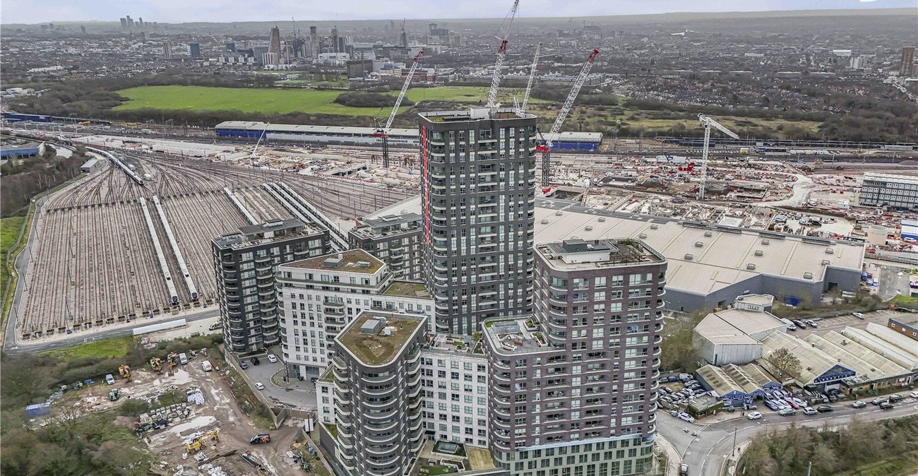 2 bedroom property for sale in London | Robinson Jackson