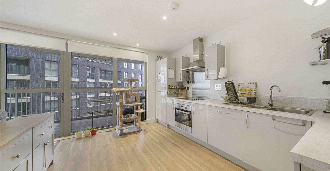 2 bedroom property for sale in London | Robinson Jackson