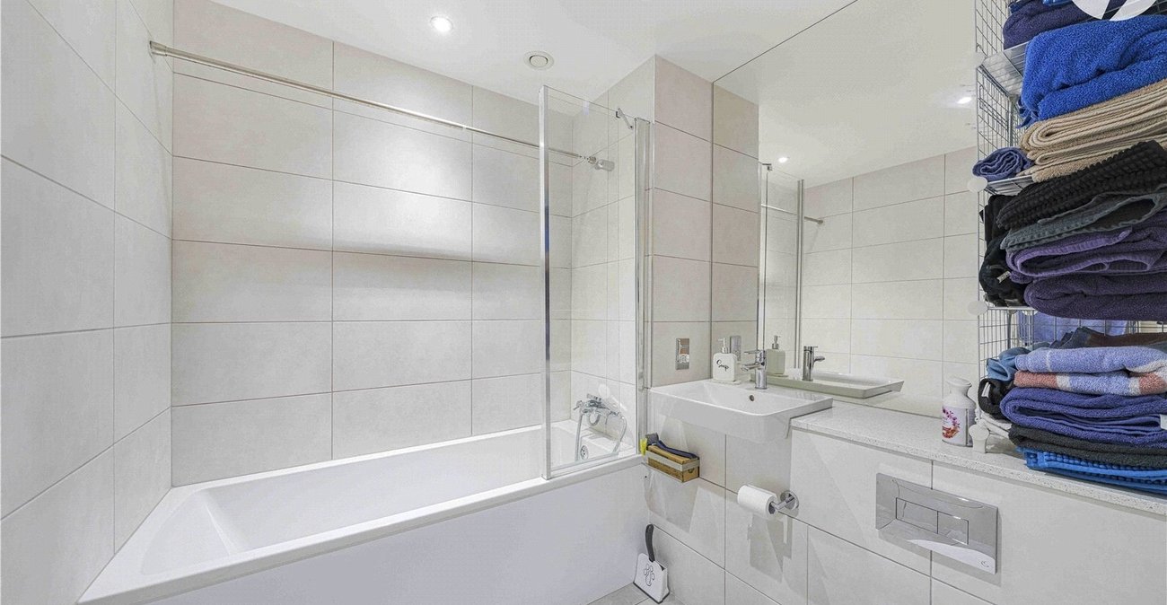 2 bedroom property for sale in London | Robinson Jackson