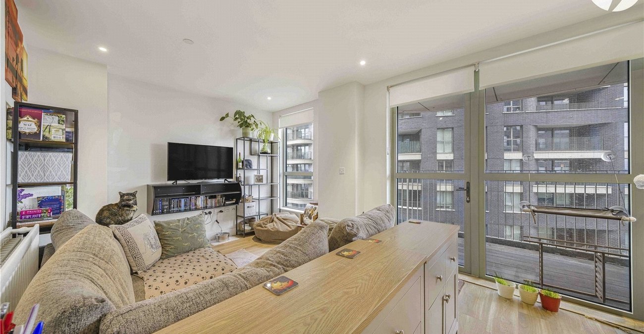 2 bedroom property for sale in London | Robinson Jackson