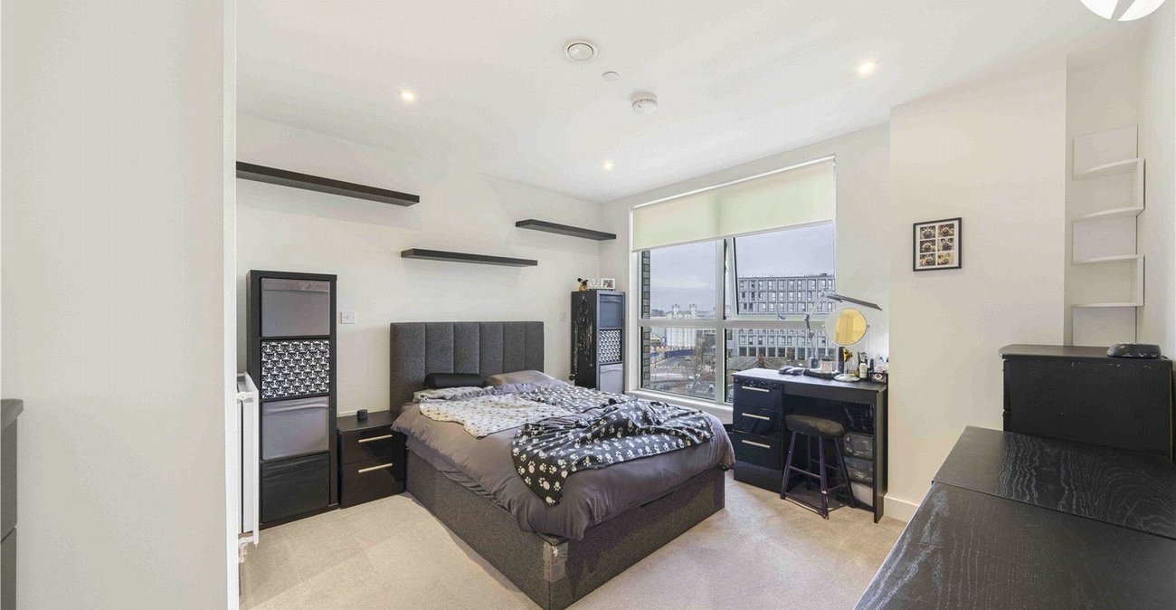 2 bedroom property for sale in London | Robinson Jackson