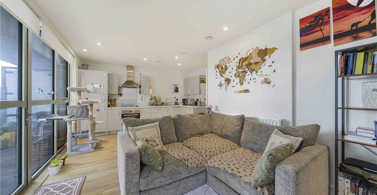 2 bedroom property for sale in London | Robinson Jackson