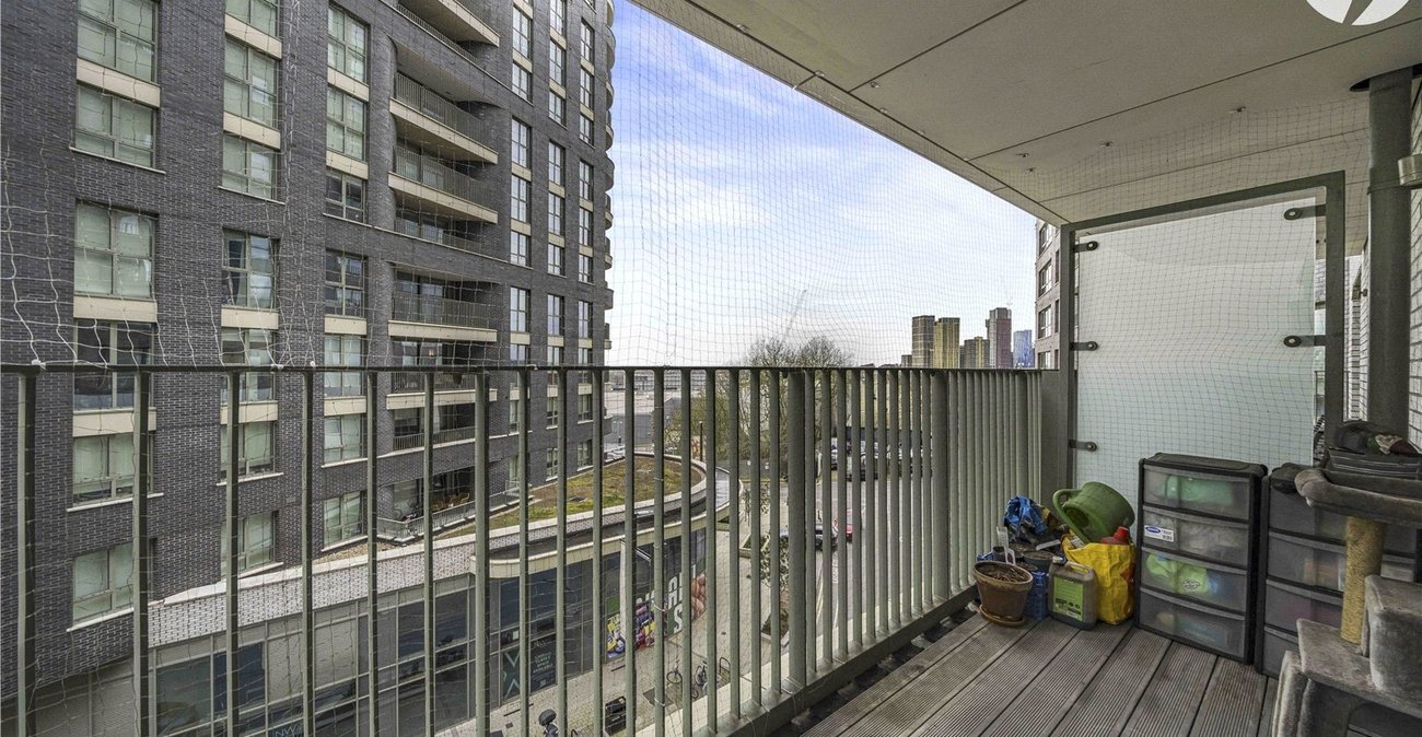 2 bedroom property for sale in London | Robinson Jackson