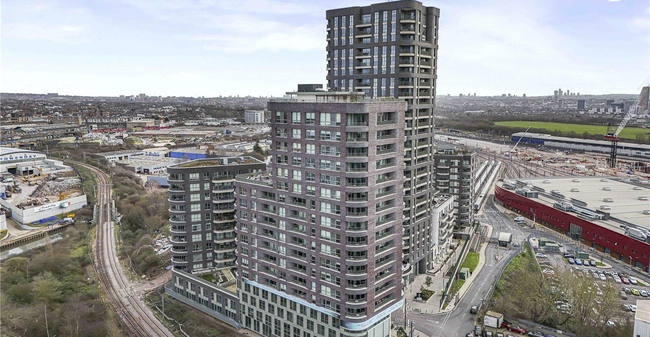 2 bedroom property for sale in London | Robinson Jackson