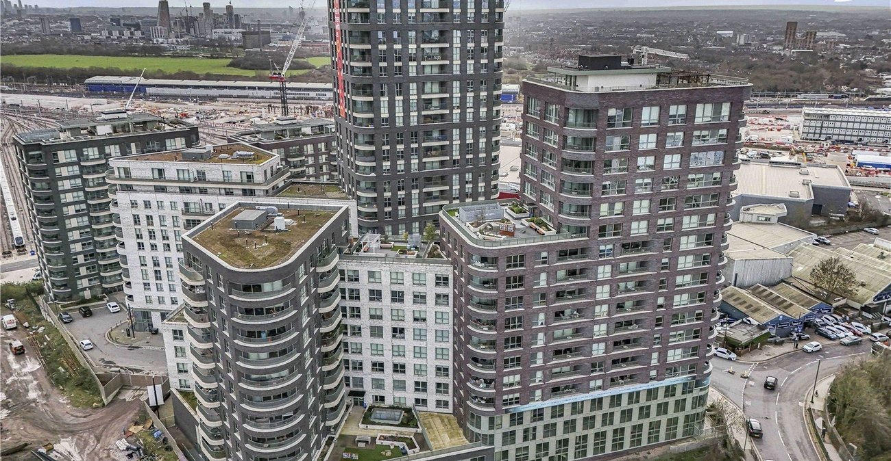 2 bedroom property for sale in London | Robinson Jackson