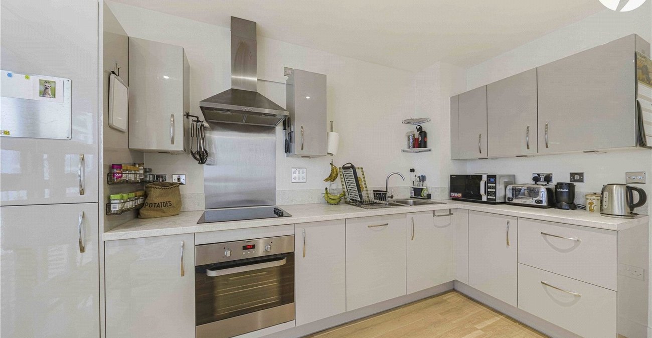 2 bedroom property for sale in London | Robinson Jackson
