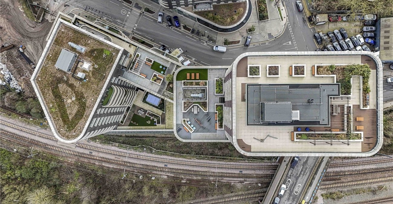 2 bedroom property for sale in London | Robinson Jackson