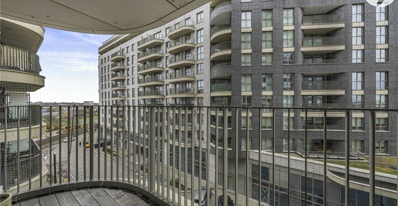 2 bedroom property for sale in London | Robinson Jackson