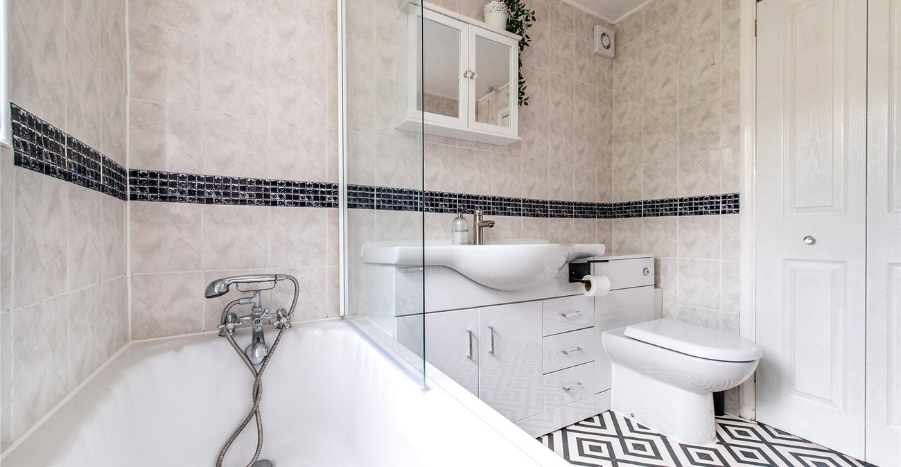 2 bedroom house for sale in Sittingbourne | Robinson Michael & Jackson