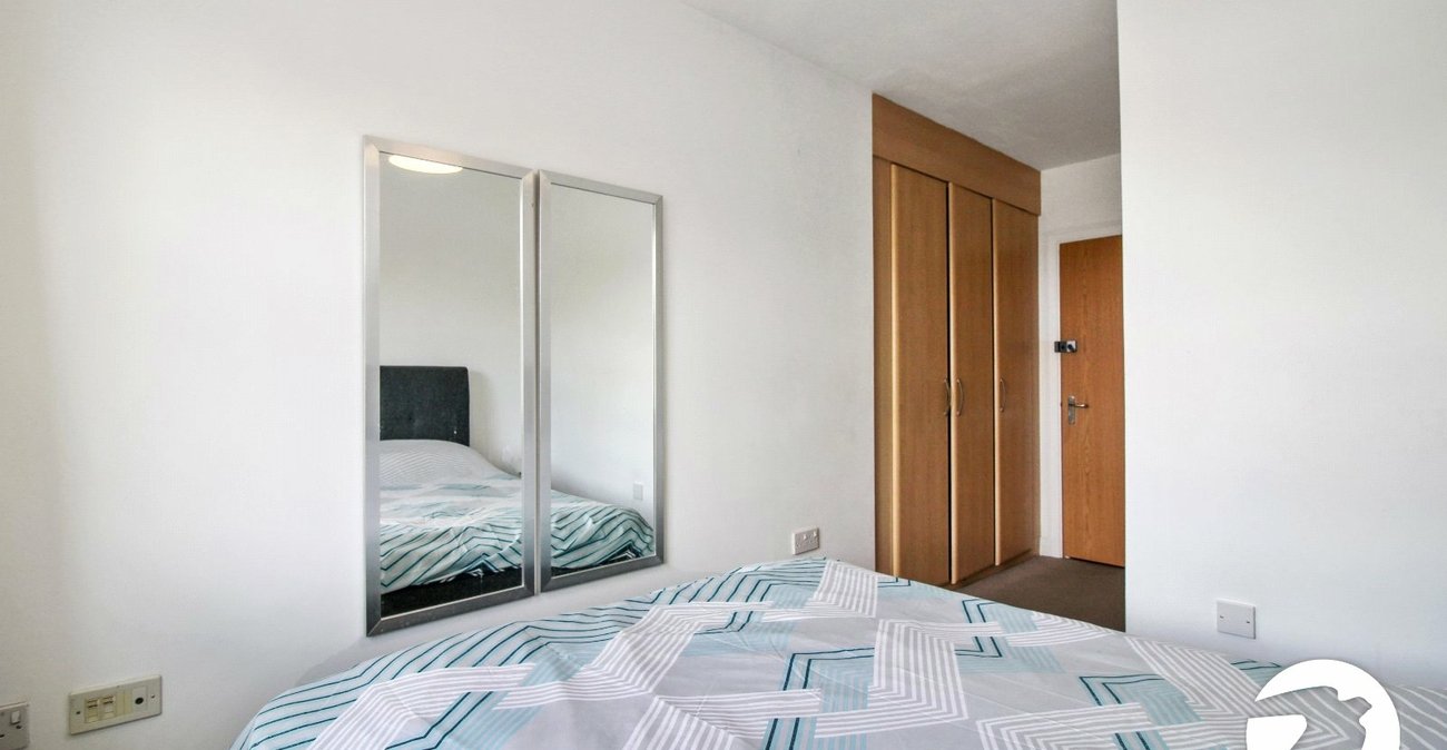 2 bedroom property for sale in Bromley | Robinson Jackson