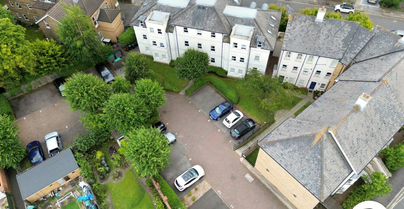 2 bedroom property for sale in Bromley | Robinson Jackson