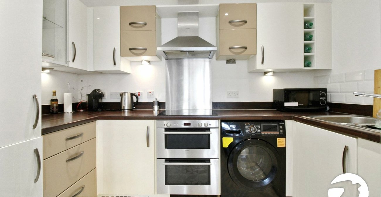 2 bedroom property for sale in Bromley | Robinson Jackson