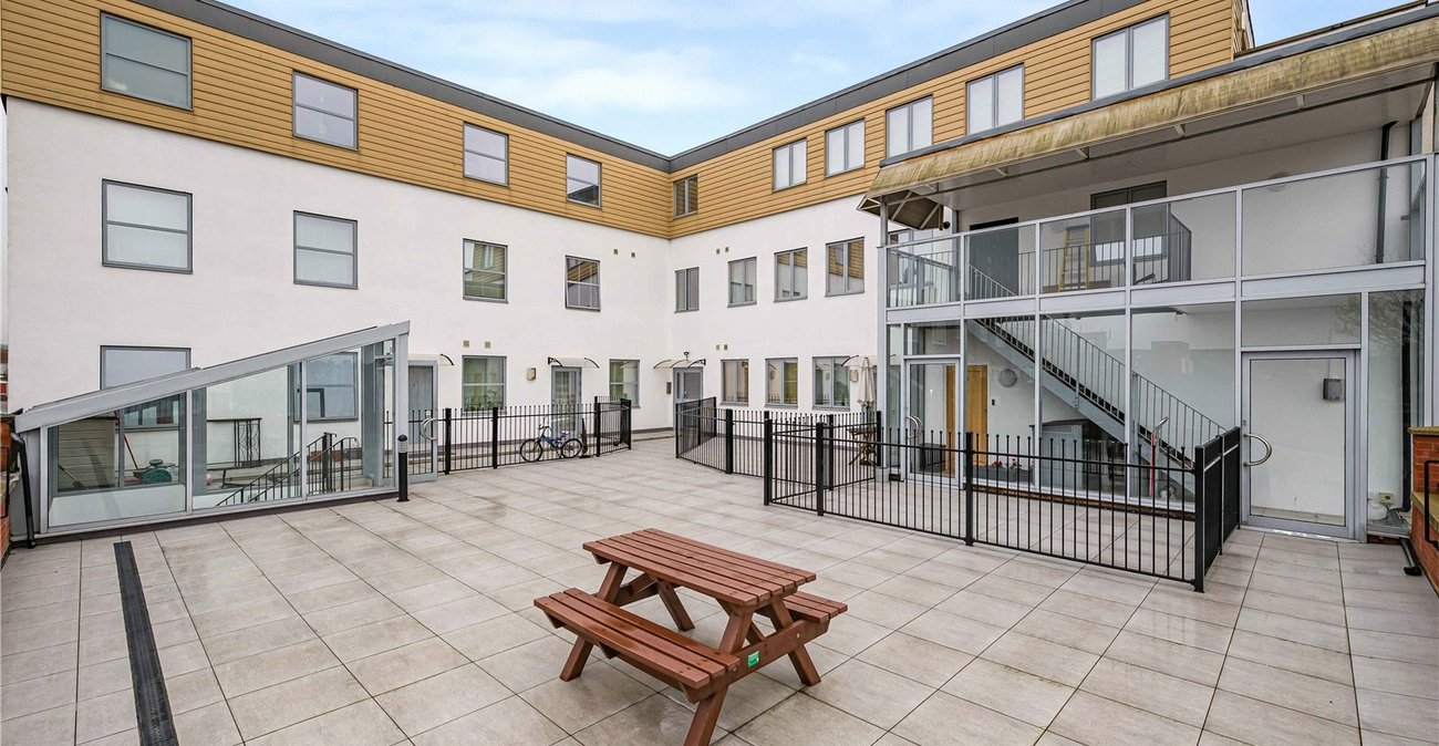 2 bedroom property for sale in Welling | Robinson Jackson