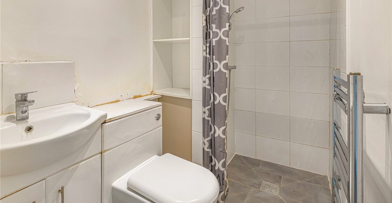 5 bedroom house for sale in Welling | Robinson Jackson