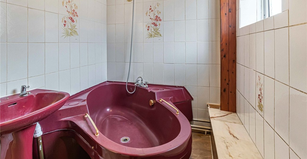 5 bedroom house for sale in Welling | Robinson Jackson