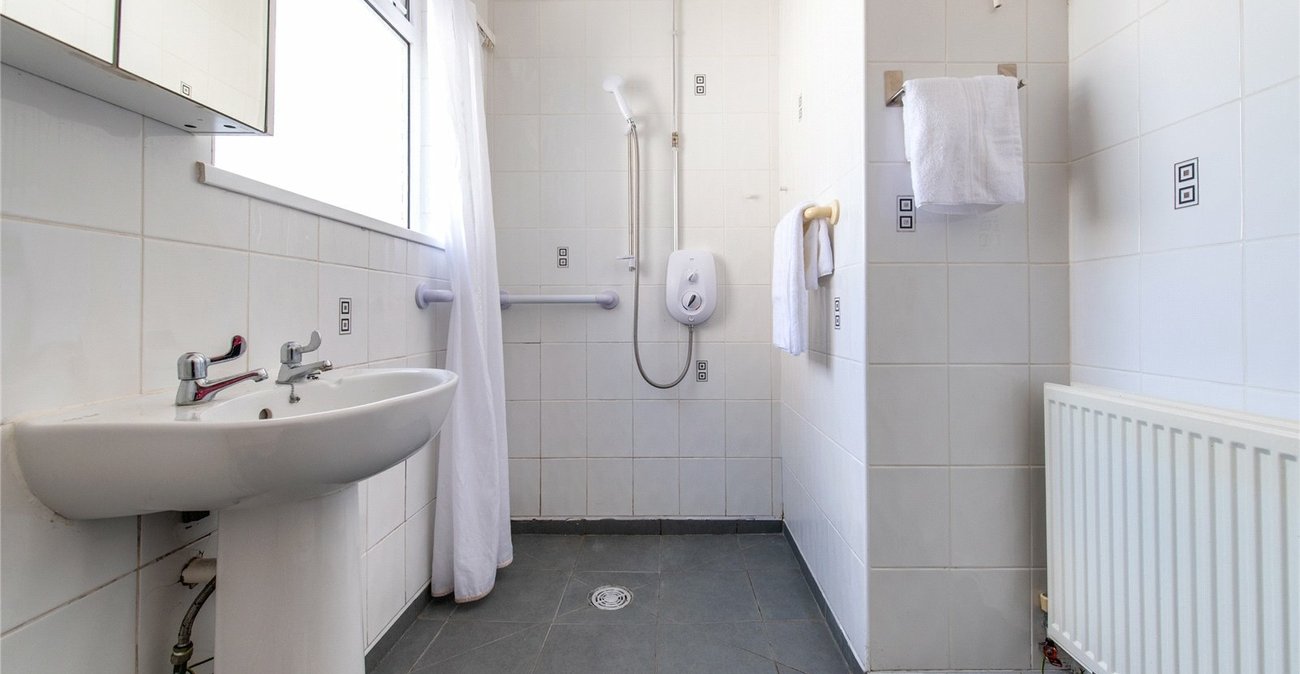 2 bedroom bungalow for sale in Gravesend | Robinson Michael & Jackson