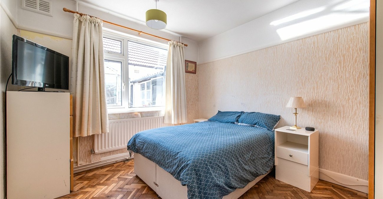 2 bedroom bungalow for sale in Gravesend | Robinson Michael & Jackson