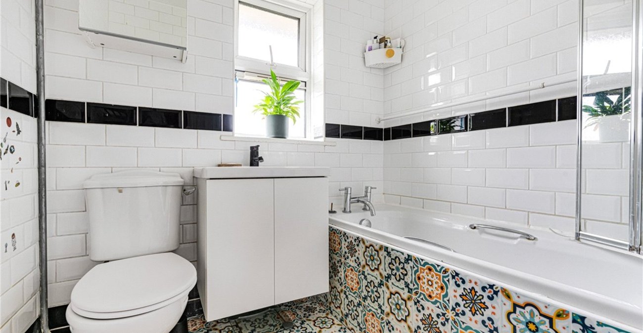 2 bedroom property for sale in Orpington | Robinson Jackson