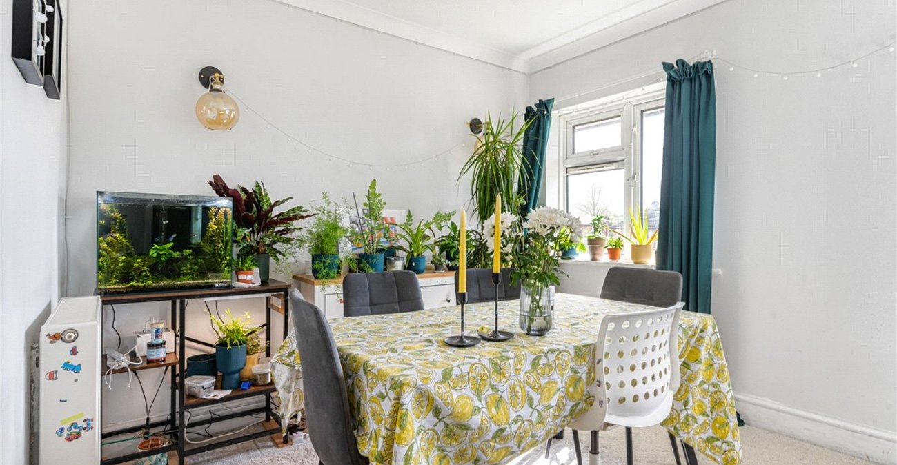 2 bedroom property for sale in Orpington | Robinson Jackson