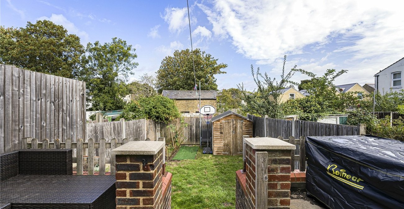 4 bedroom house for sale in London | Robinson Jackson