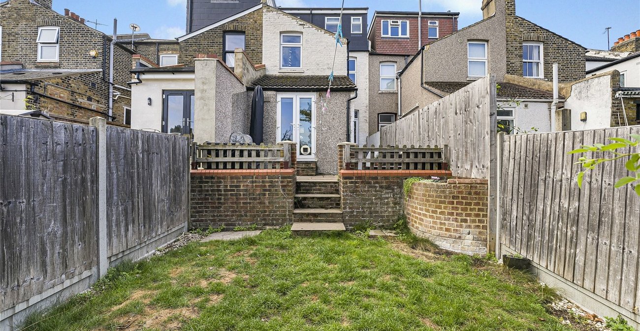 4 bedroom house for sale in London | Robinson Jackson