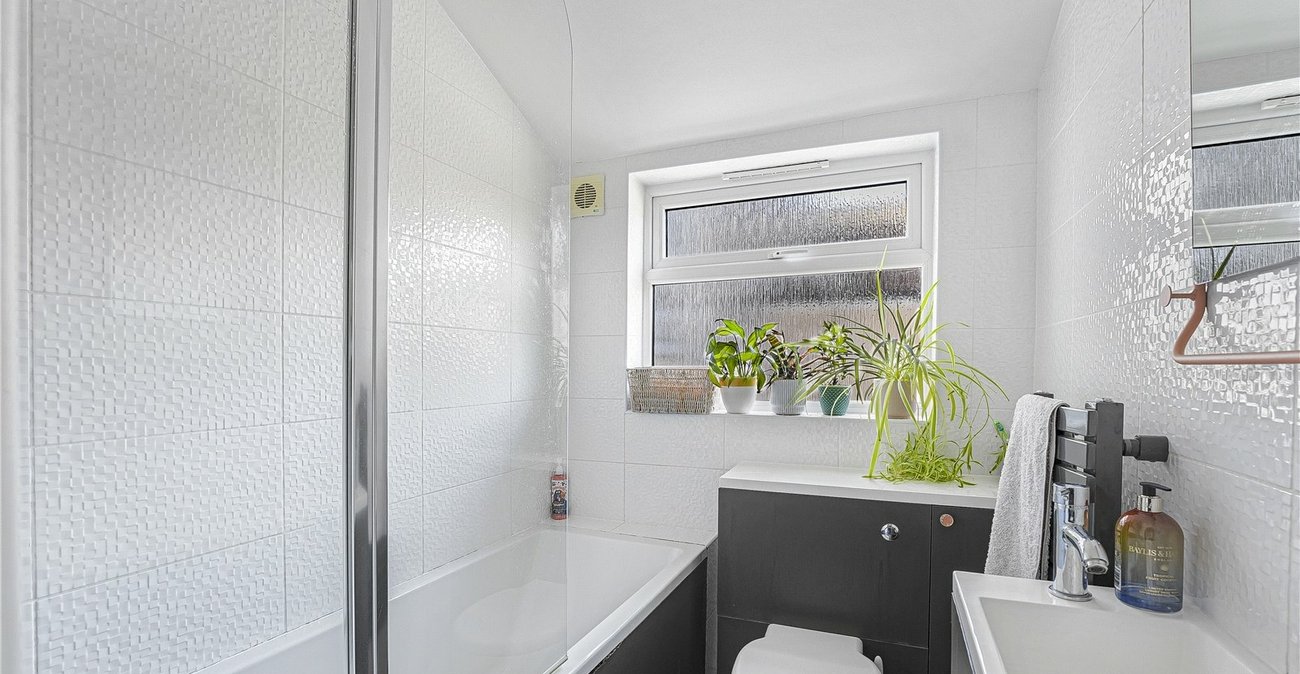 4 bedroom house for sale in London | Robinson Jackson