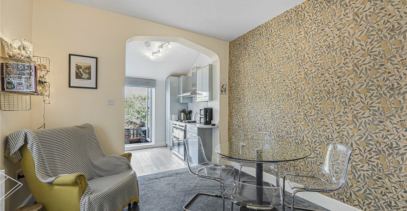 4 bedroom house for sale in London | Robinson Jackson