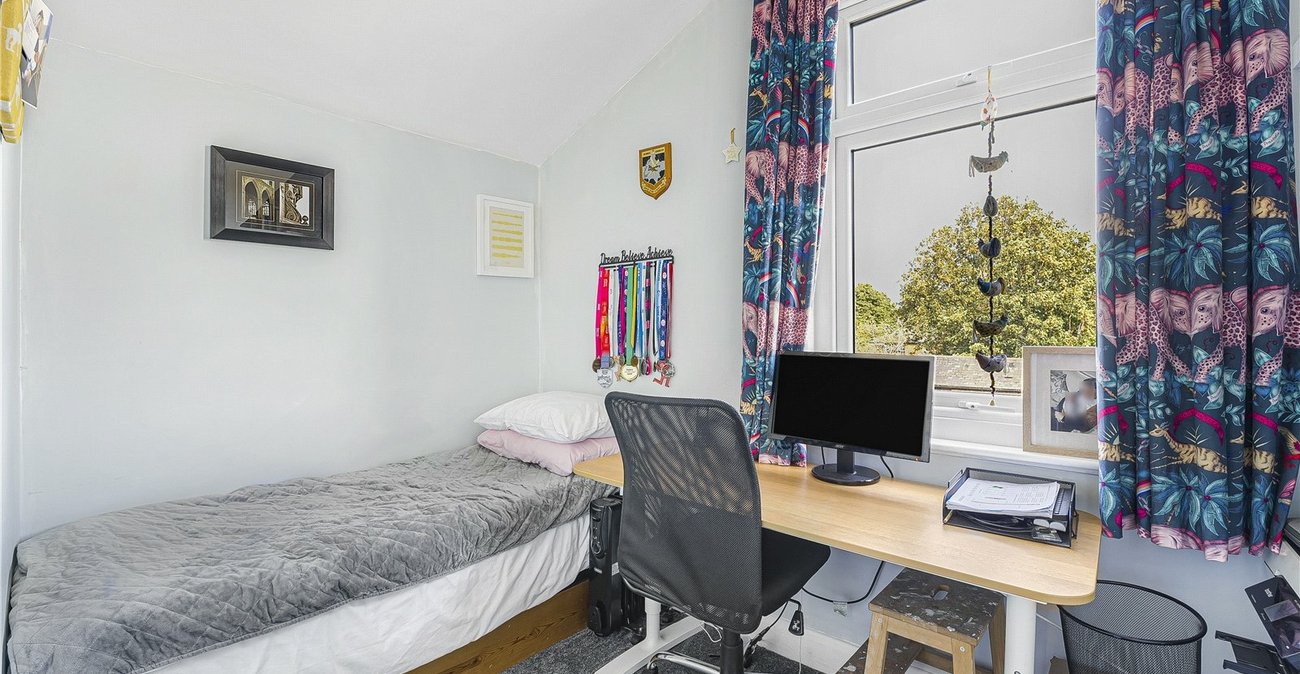 4 bedroom house for sale in London | Robinson Jackson