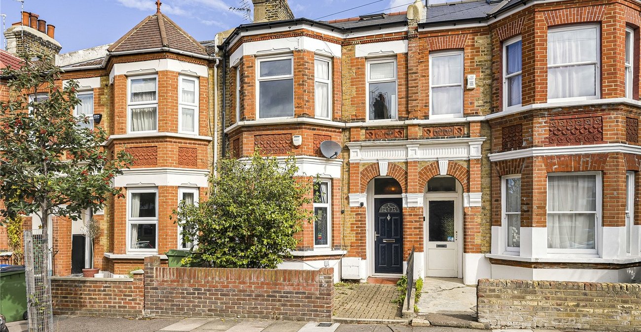 4 bedroom house for sale in London | Robinson Jackson